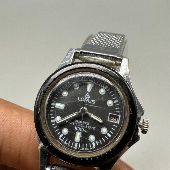 Vintage Lorus Womens Watch Mesh Band Date Window Silver Tone New Battery 8.5" - Picture 6 of 14